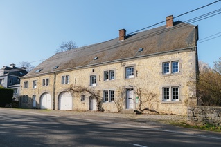 Ensemble immobilier : 1 gîte, 4 apparts, garages, piscine - photo 2